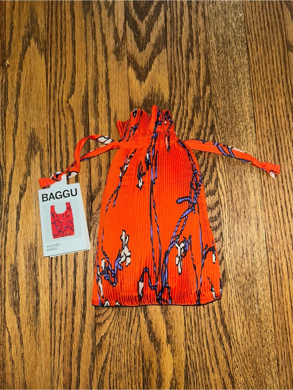 Pleated Baggu in Red Snapdragon - Picture 2 of 4